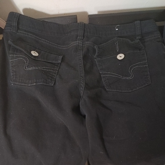 Woman's pants - Picture 2 of 3